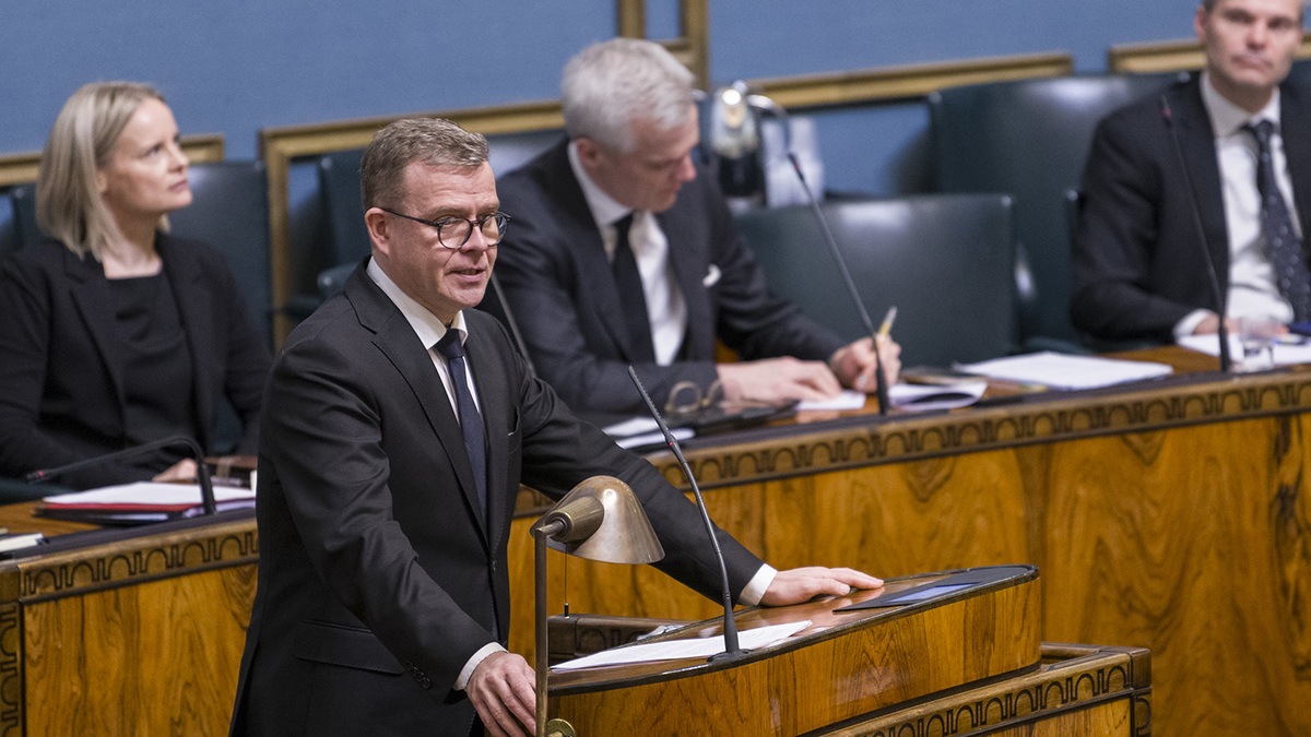 Pääministeri Orpo pitää puhetta eduskunnassa 3. huhtikuuta 2024