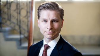 Oikeusministeri Hkknen esitt perustuslain muutosta sdettvksi kiireellisen