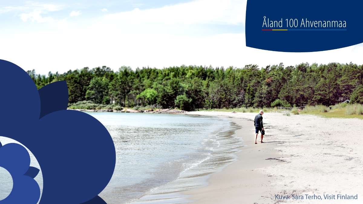 Kuvassa mies lävelee rannalla ja kerää roskia.