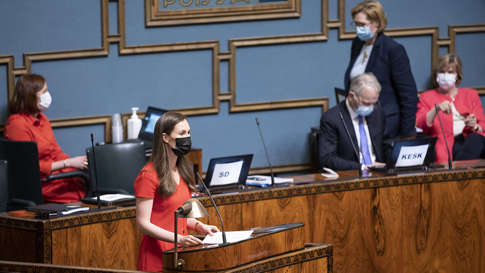 Pääministeri Sanna Marin eduskunnassa.