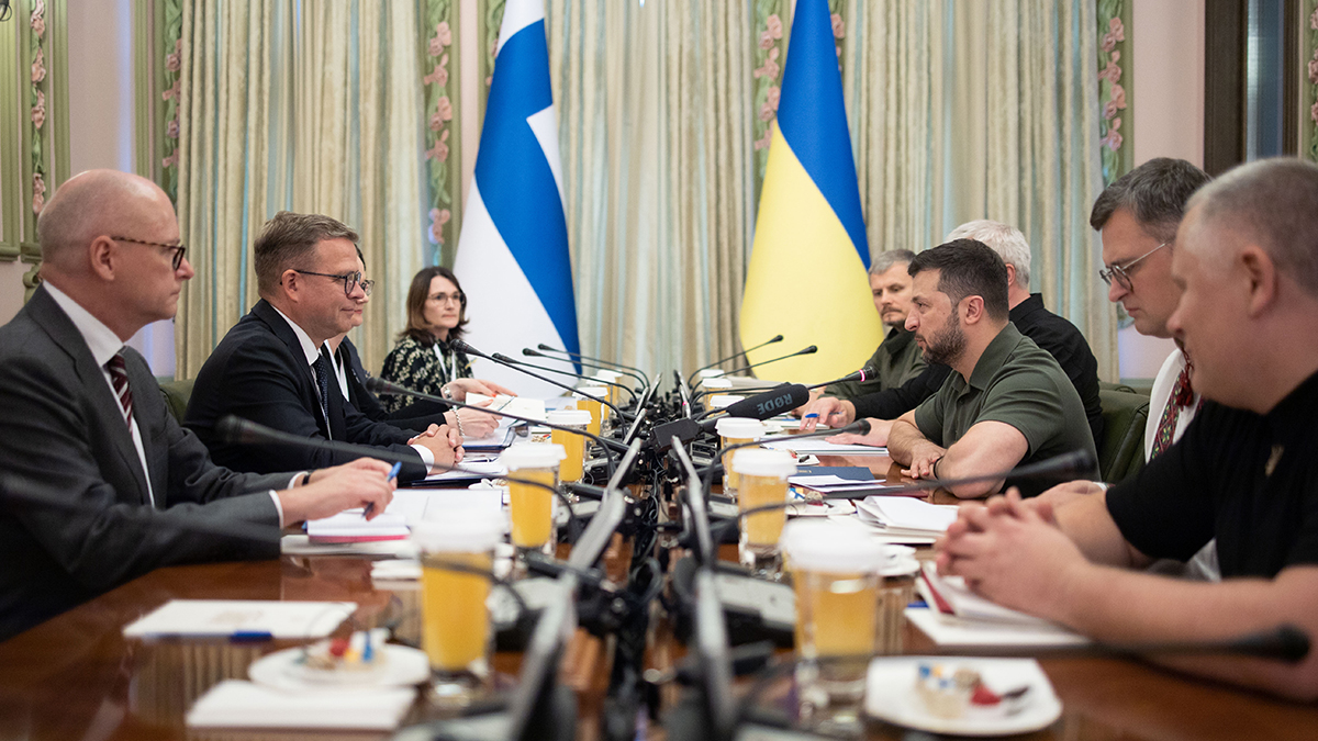Prime Minister Orpo and President Zelenskyi at the meeting table