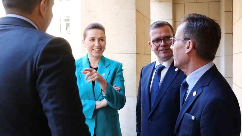 Kuvassa pääministerit Petteri Orpo, Ruotsin Ulf Kristersson, Tanskan Mette Frederiksen ja Irlannin Leo Varadkar