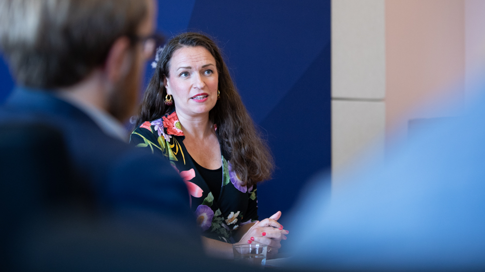 Minister Anna-Kaisa Ikonen talar