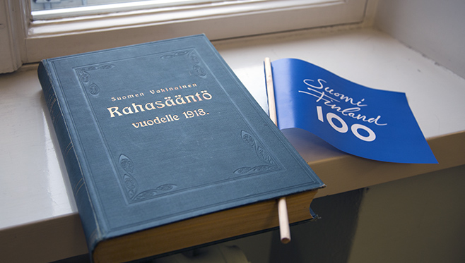 Rahasääntö-kirja.