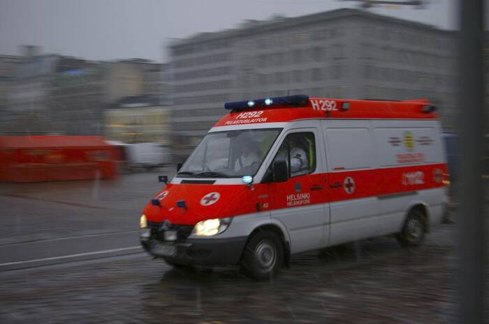 Kuvassa ambulanssi