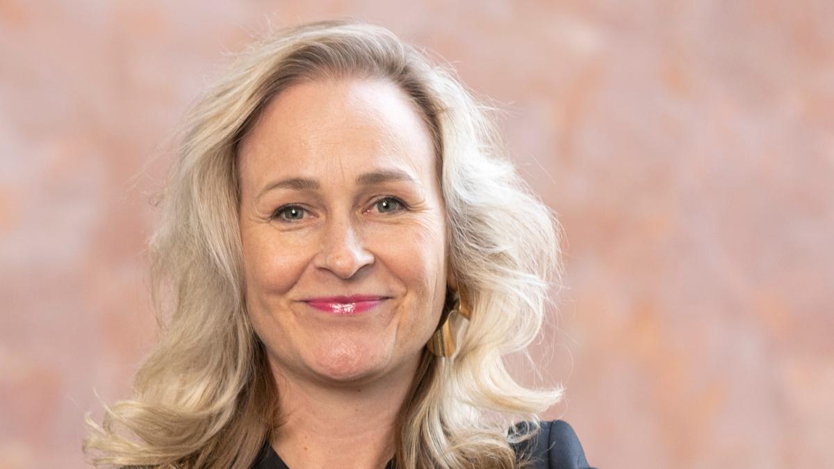 Kuvassa on erityisasiantuntija Elina Vesterinen.