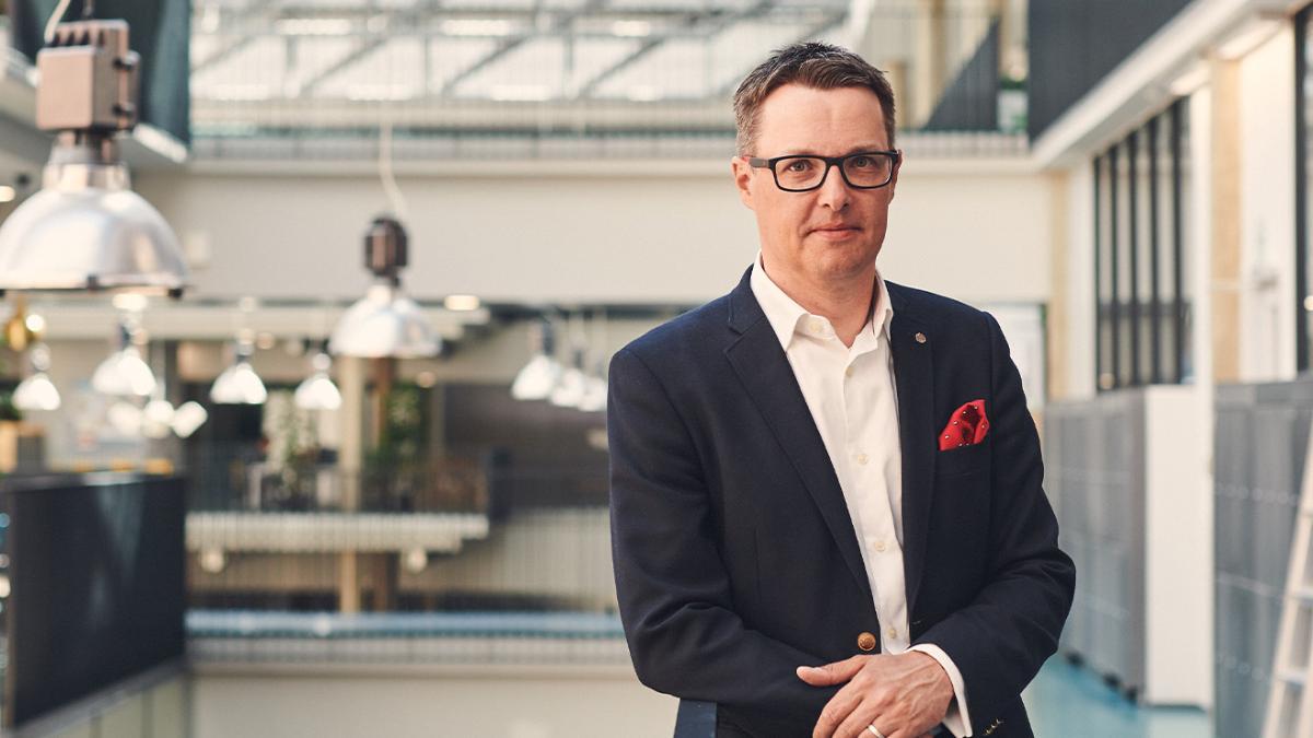 Artikkeli: ICT-alan kaksi puolta – vähentää muiden alojen päästöjä, mutta miten alan omia ympäristövaikutuksia hallitaan? Jukka Manner, professori, Aalto-yliopisto