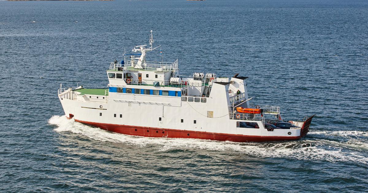 Ro-ro-matkustaja-aluksella tarkoitetaan laivaa, jolla kuljetetaan yli 12 matkustajaa ja johon voi ajaa sisään ajoneuvolla. (Kuva: Shutterstock)