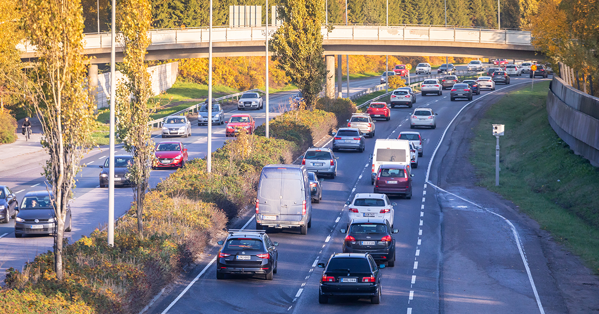 Trafik på en motorväg. (Foto: Rodeo / Juha Tuomi)