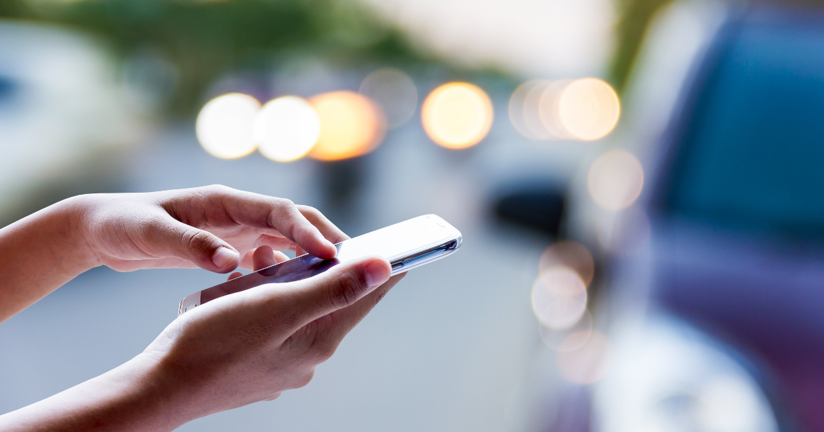 Matkapuhelin (Kuva: Shutterstock)