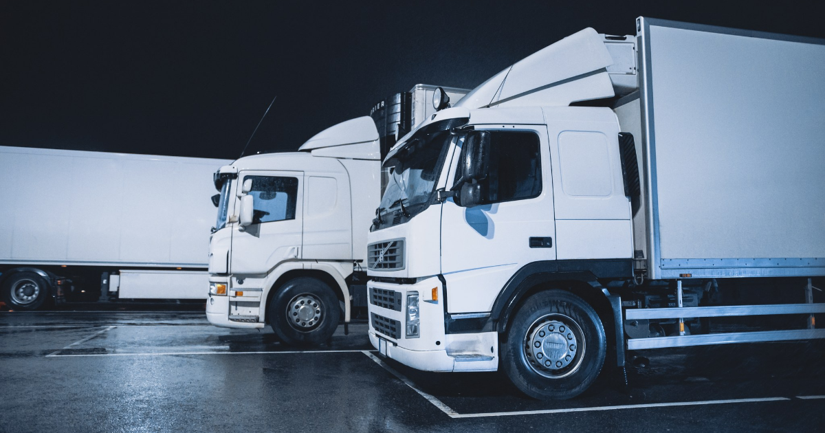Trucks in the parking lot (Photo: Shutterstock/Gorodenkoff)