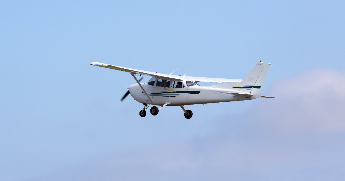 A light aircraft flying (Photo: Shutterstock)