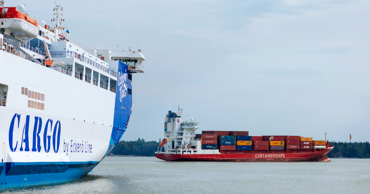 Alukset Vuosaaren satamassa (Kuva: Mika Pakarinen, Keksi / LVM)