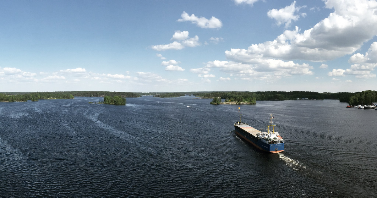 Fartyget återvänder till hamnen (Bild: Shutterstock)