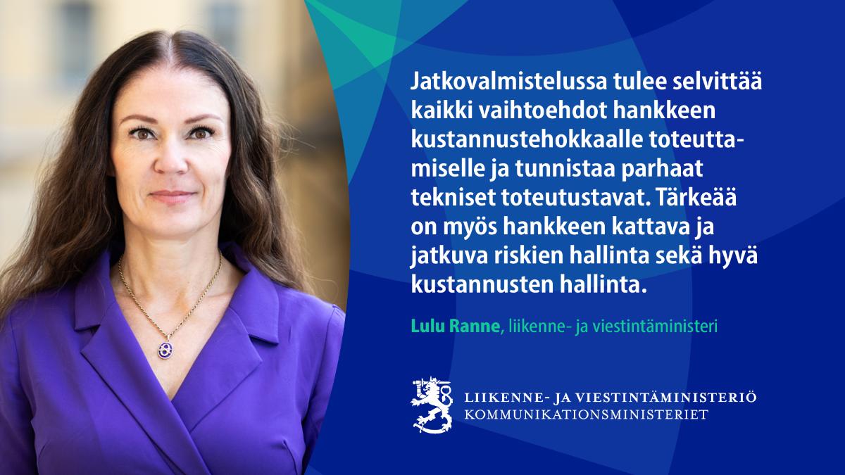 Liikenne- ja viestintäministeri Lulu Ranne katsoo kameraan