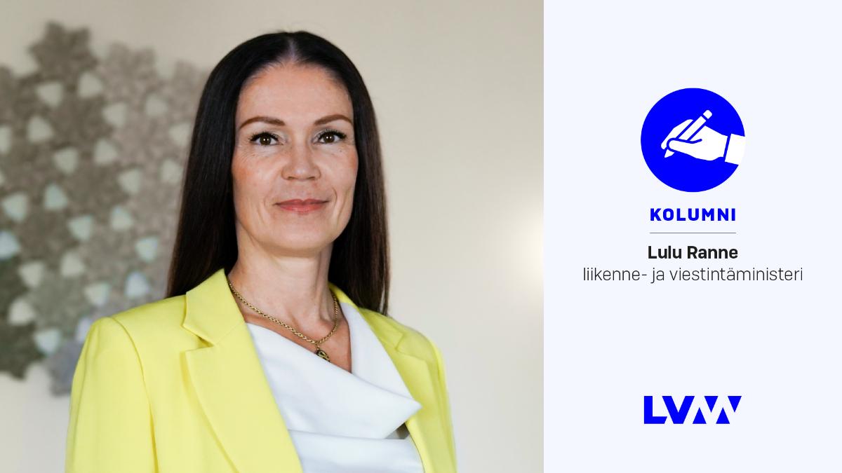 Liikenne- ja viestintäministeri Lulu Ranne keltaisessa bleiserissä.