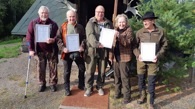 Sikayrittäjät palkitsi aktiivisia metsästysseuroja ASF-torjunnasta