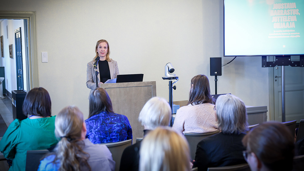 Minister Bergqvist talar vid publiceringstillfället.