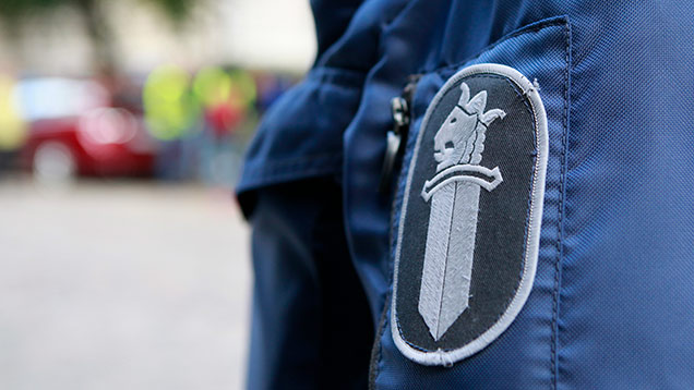 Poliisin hihamerkki.