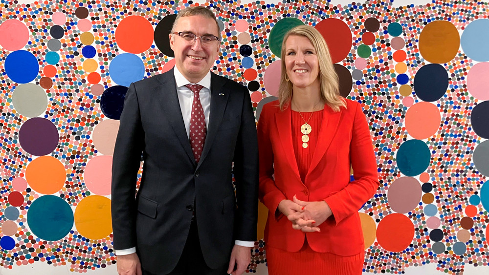 Ministers Sari Multala and Anders Sutt (EE) side by side in a photo