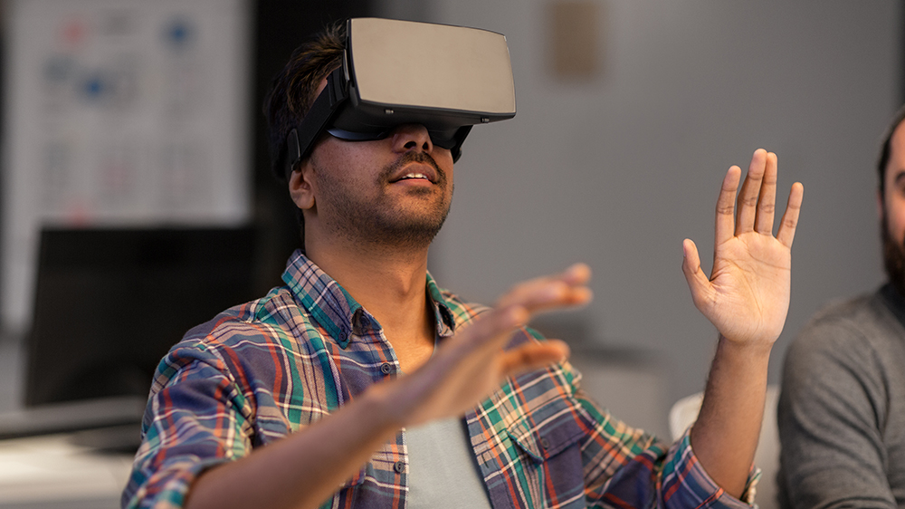 Kansainvälinen IT-osaaja.