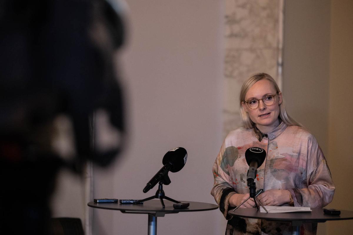 Ympäristö- ja ilmastoministeri Maria Ohisalo kommentoi ilmasto- ja energiapoliittisen ministerityöryhmän keskustelua medialle 21.12. Eduskunnassa.