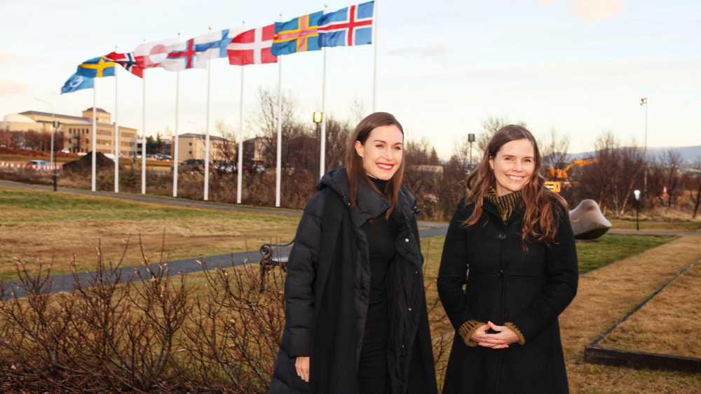 Kuvassa pääministeri Sanna Marin ja Islannin pääministeri Katrin Jakobsdóttir