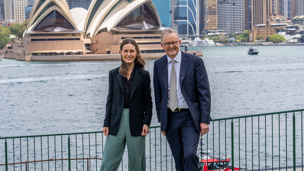 Prime Ministers Marin and Albanese standing side by side, Sydneyn opera house on the background