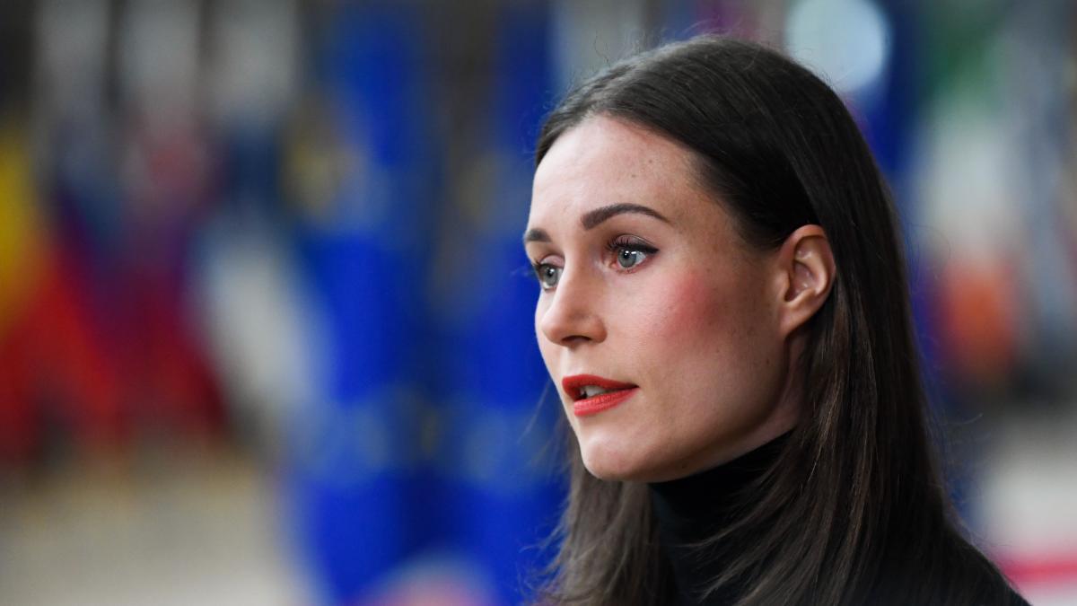 Statsminister Marin talar till media i Europeiska rådet