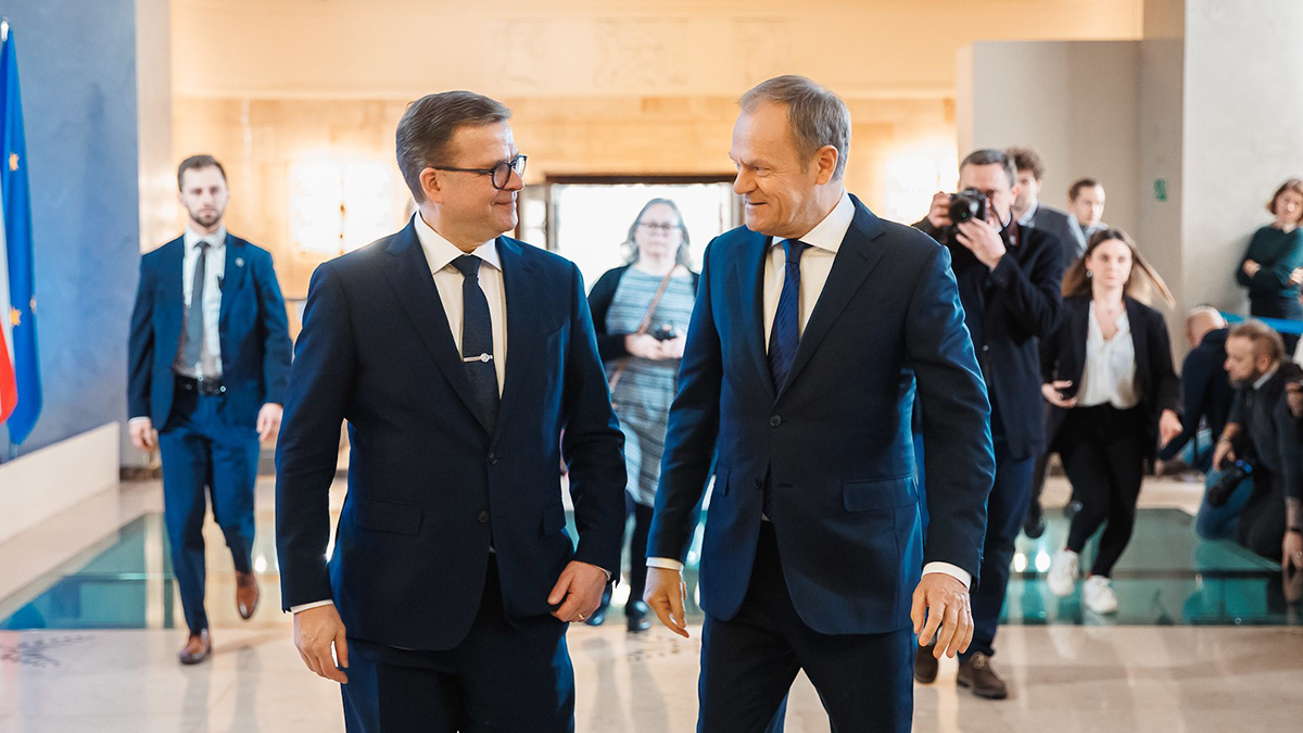 Statsminister Orpo Statsminister Tusk promenerar sida vid sida