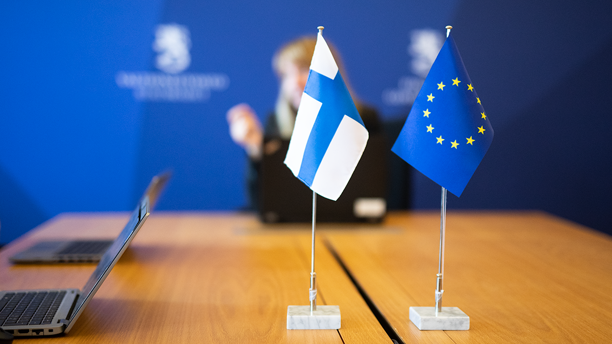 Kuvassa Suomen ja Euroopan unionin pöytäliput