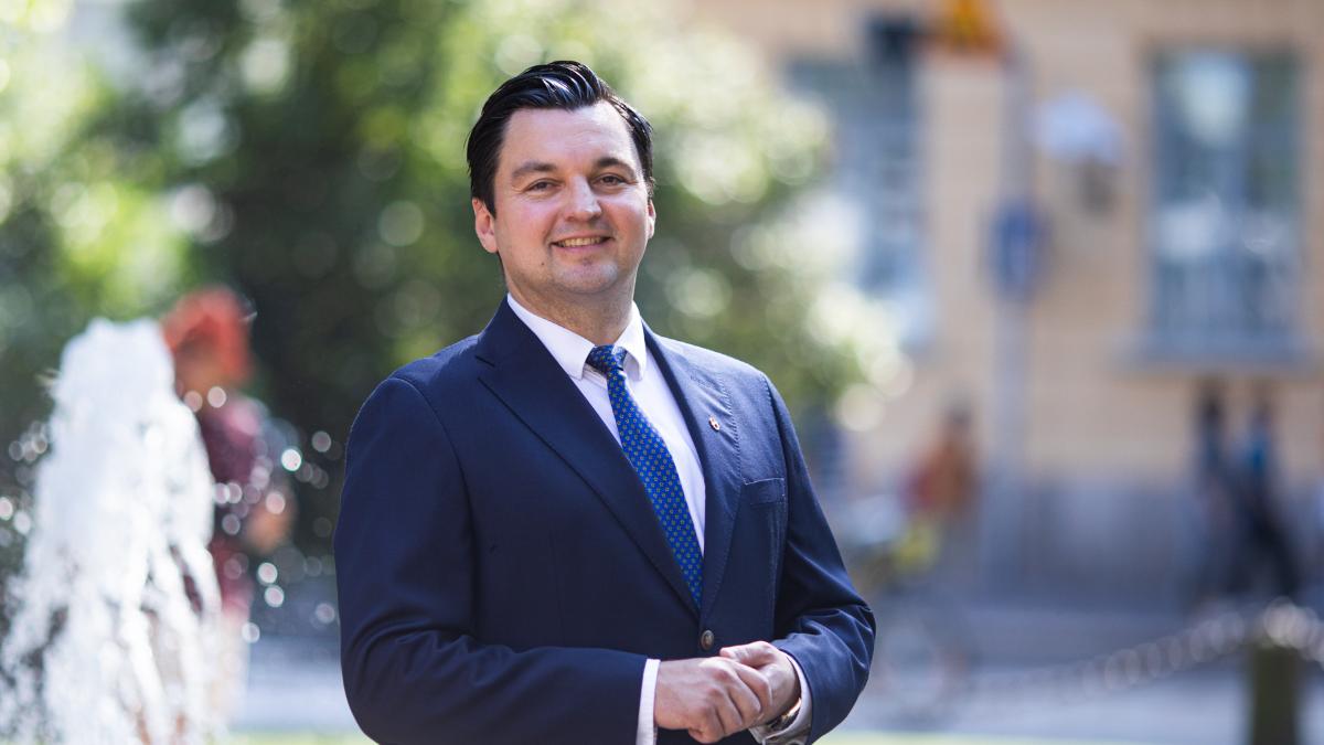 Minister Joakin Strand.