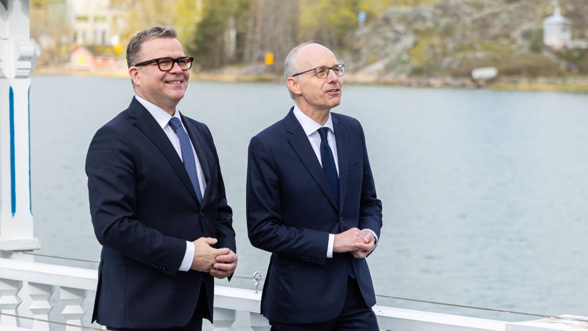 Prime Ministers walking outside.