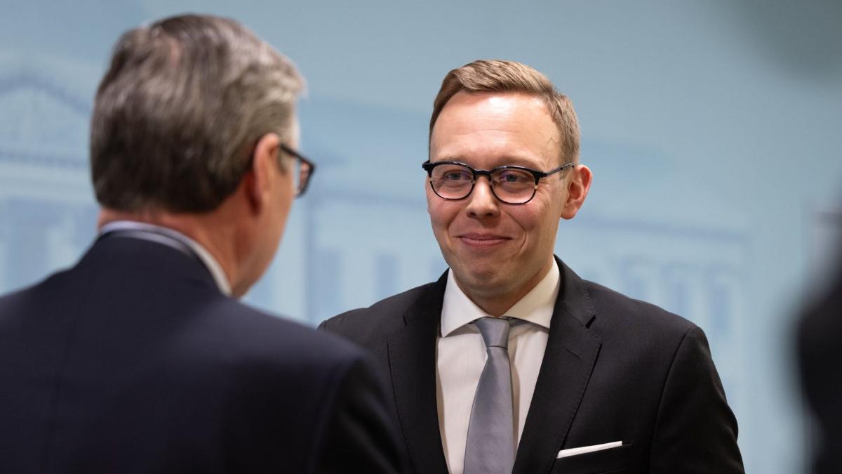 Kuvassa uusi työministeri Matias Marttinen