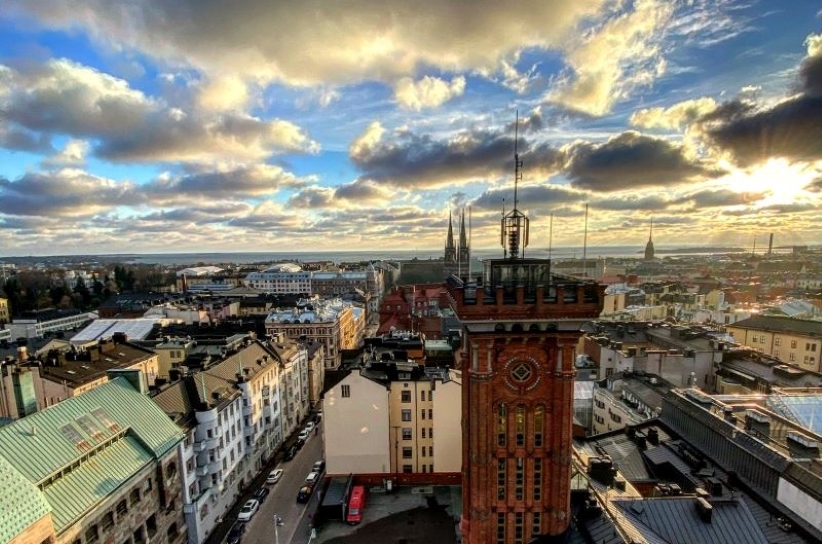 Maisemakuva, etualalla Erottajan aseman torni.