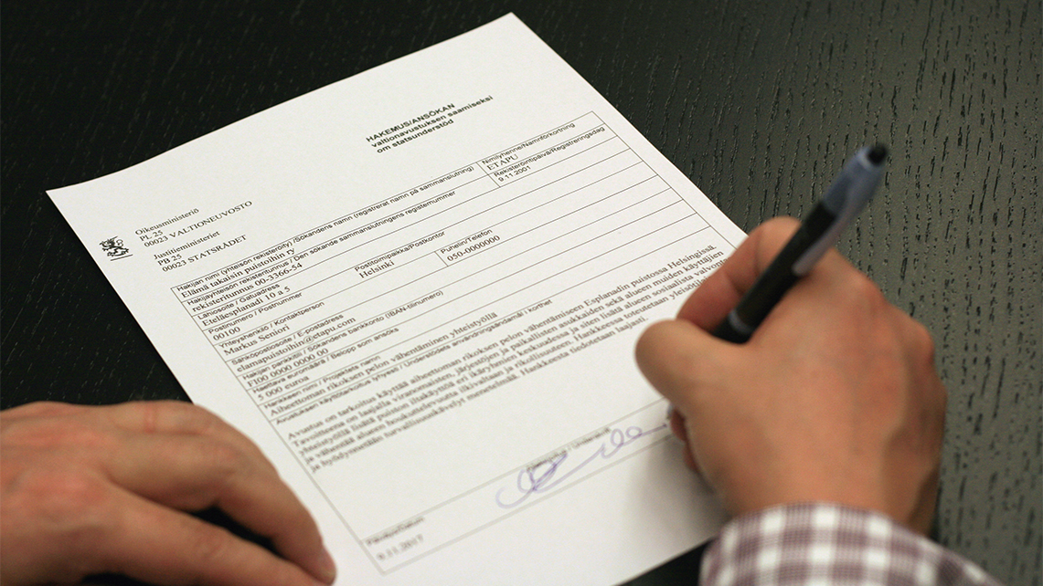 Man gör en aksökan.